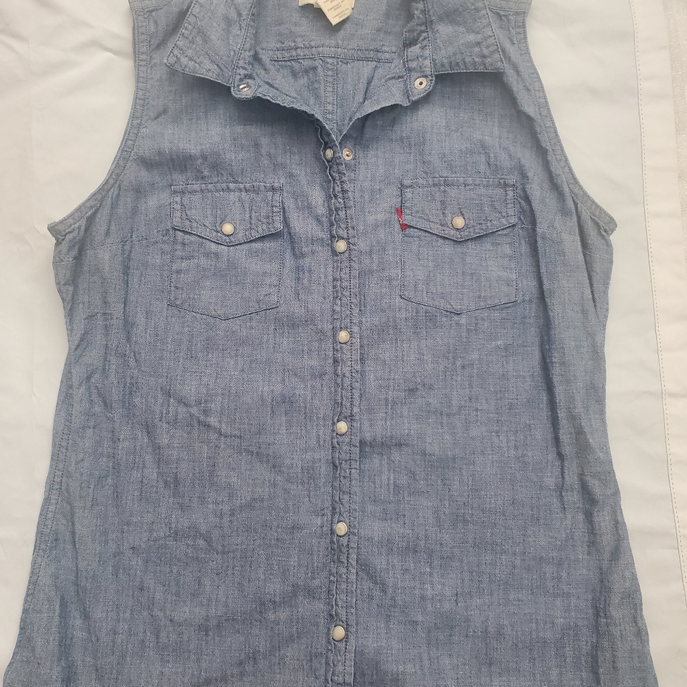 Levi's Women's Button Up Shirt Size Medium Red Tab Blue Denim Pearl Snap Western